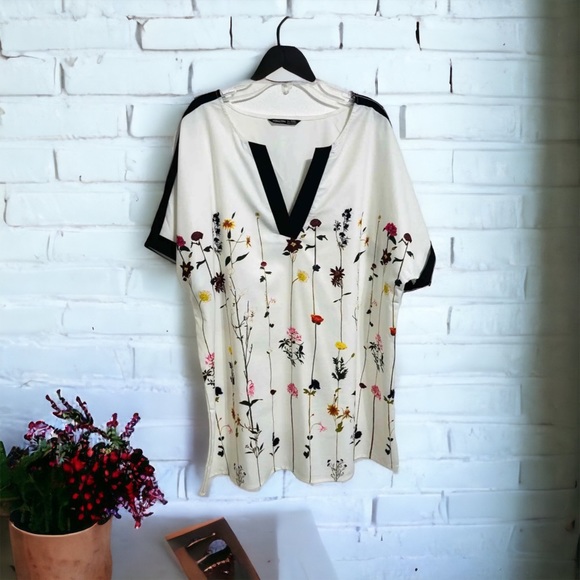 Noracora Tops - Noracora Floral Asian-Inspired Tunic V-Neck Sz XXL